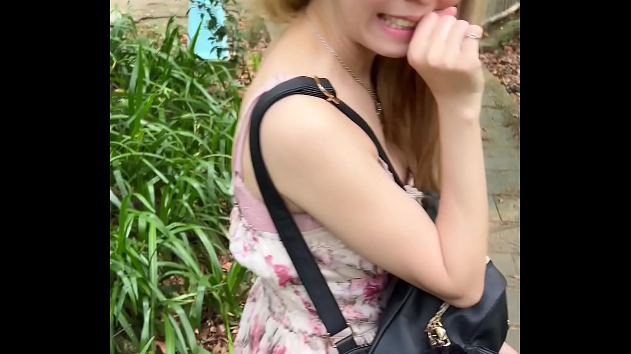 Asian girl masturbates and squirts while exposing herself on the mountain