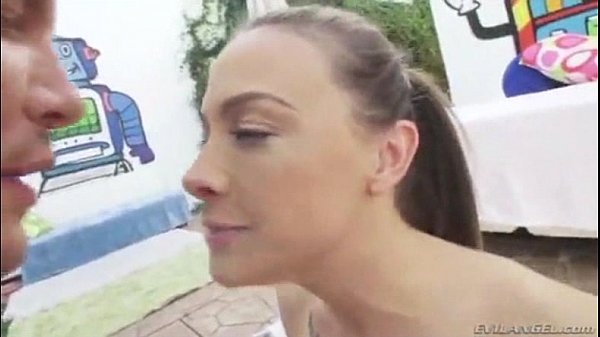 L&aacute;grima en la garganta