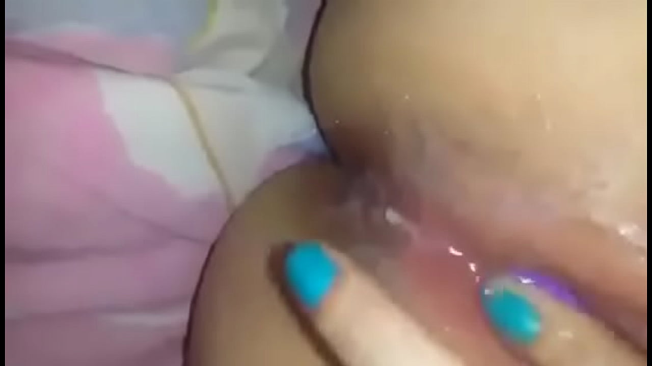 Me manda video masturb&aacute;ndose