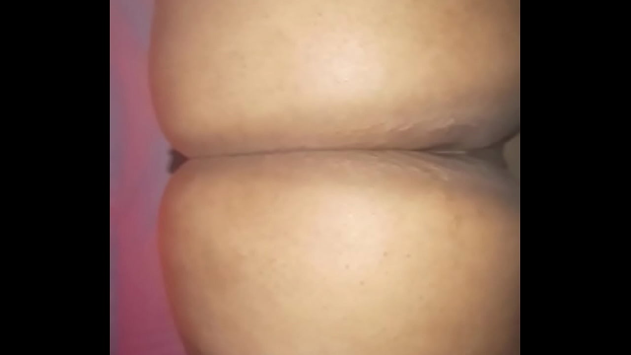 Buenaa nalgas tiene esta vecina mia