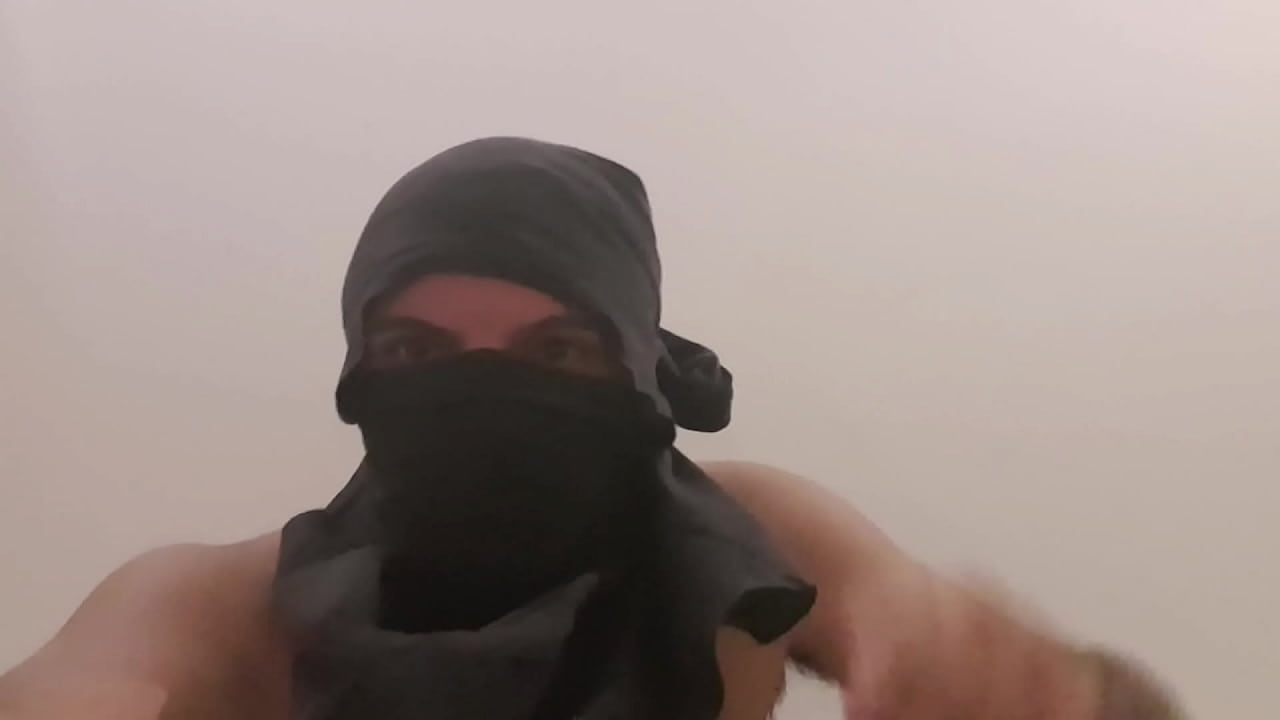 Ninja Safado dan&ccedil;a e provoca com o c&uacute;