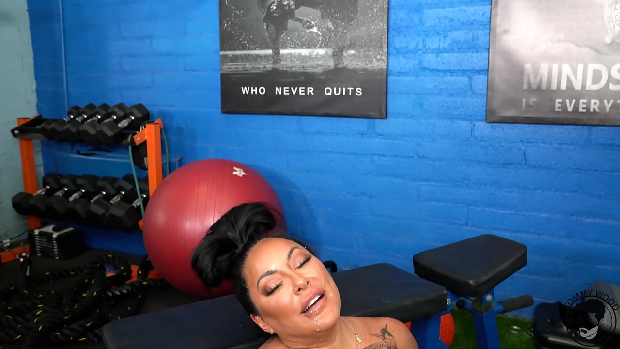 Big Ass Latina Kiara Mia Getting Fucked by Big Dick Trainer