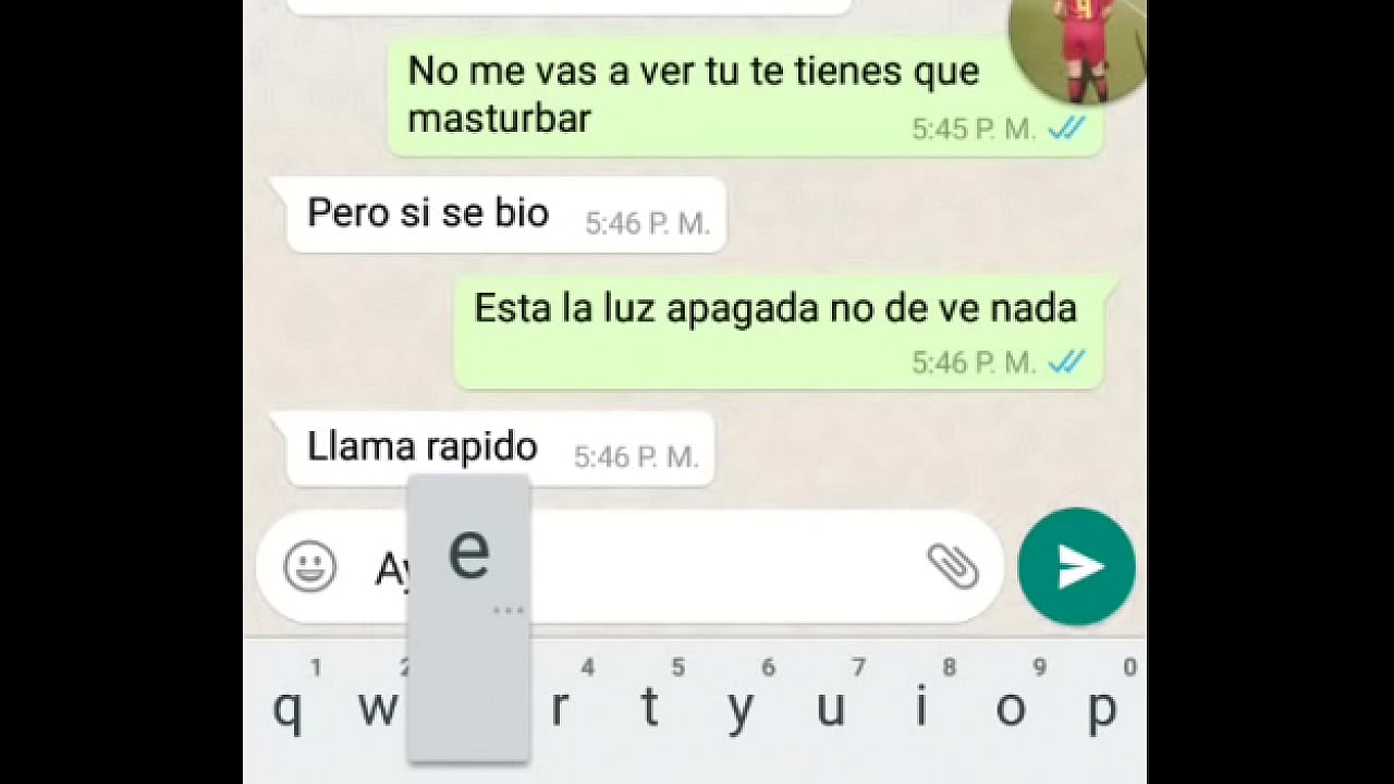 Puta se masturba por videollamada