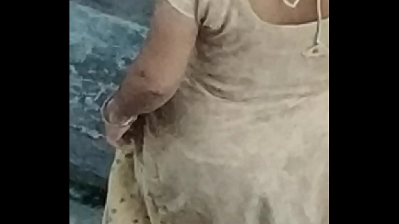 Big boob bhabhi showing her tits