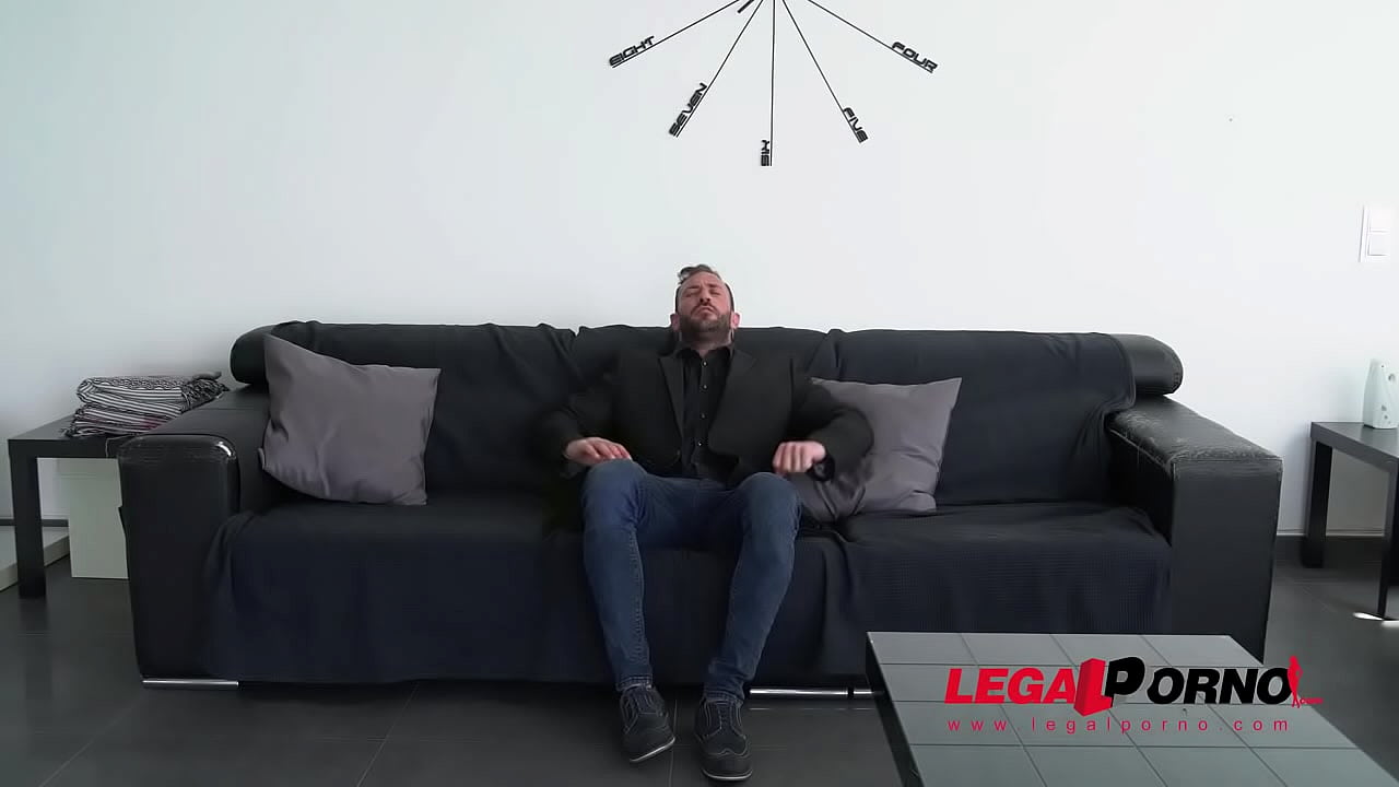 Leggy latina maid Julia De Lucia goes for big veiny cock of her boss GP872