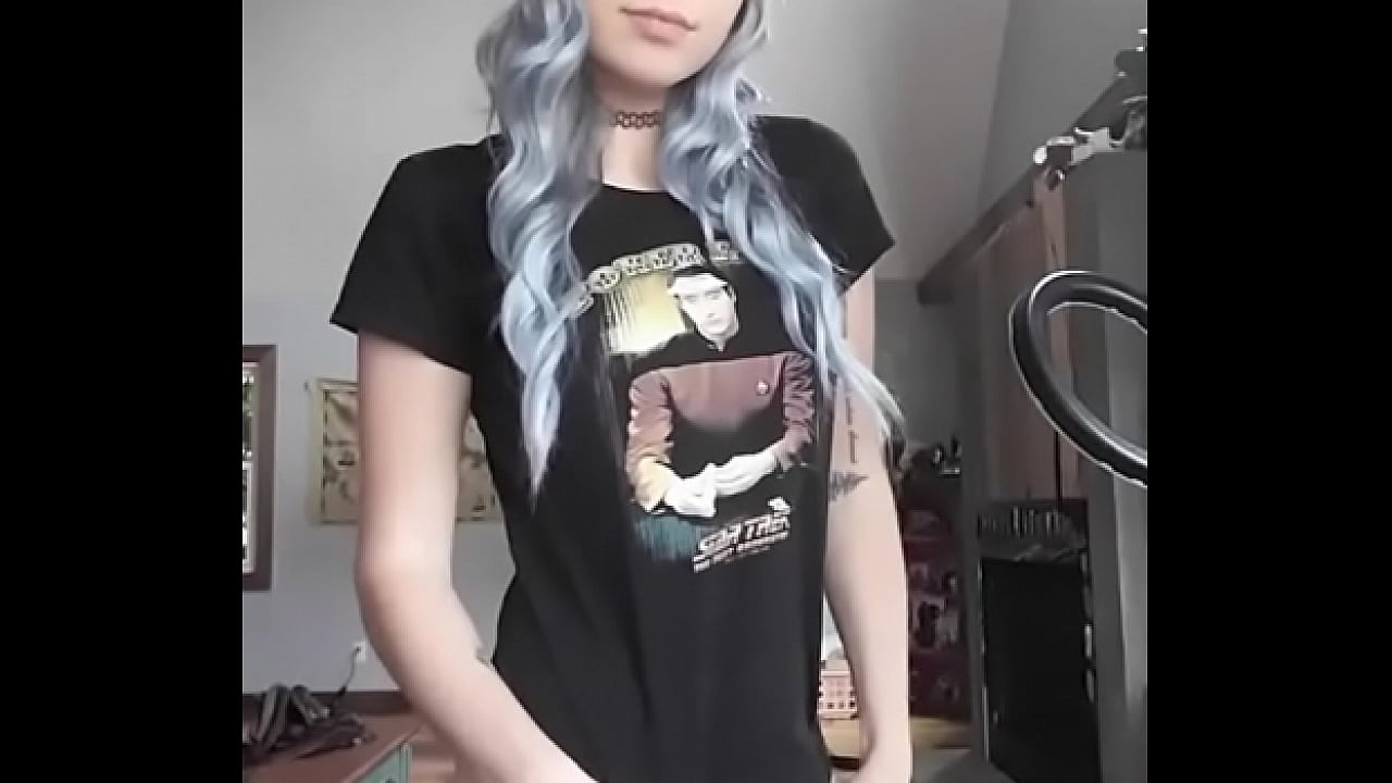 Quem &eacute; ela? Who is she?