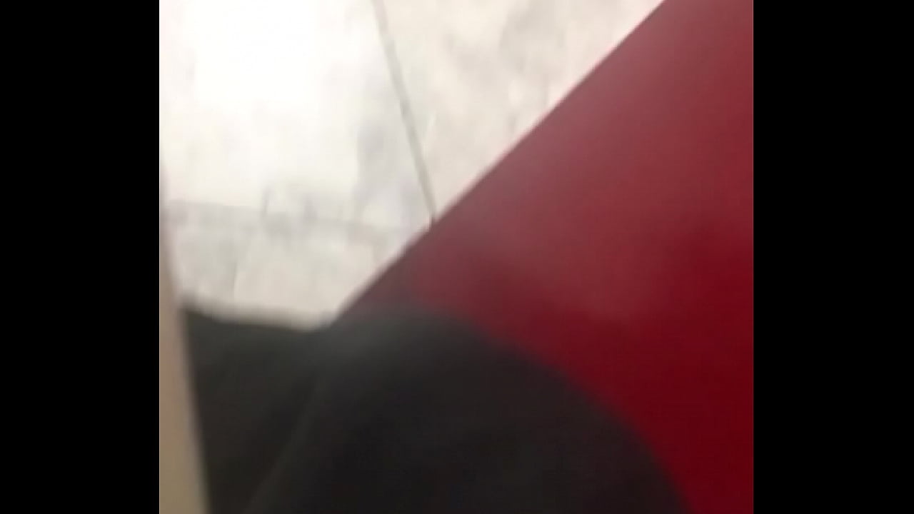 laundry attendant gets me to jack off