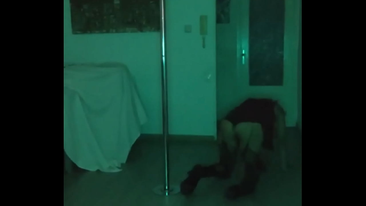 Amateur opens the bar, dances and strips naked while people watch her