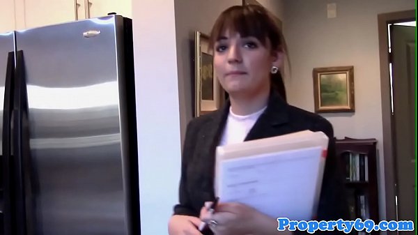 Stockinged etstate agent pussyfucked in house