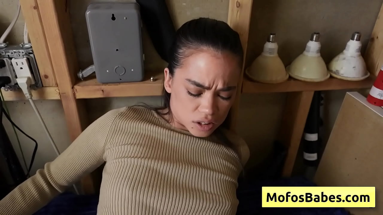 Watch this hot teenager getting her bald cunt pounded hard and sucking thick cock