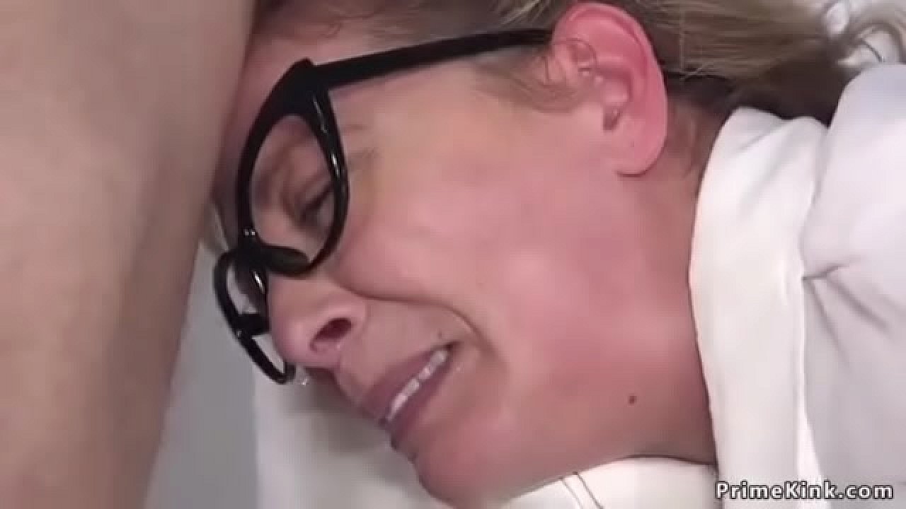 Rubia follada por el culo