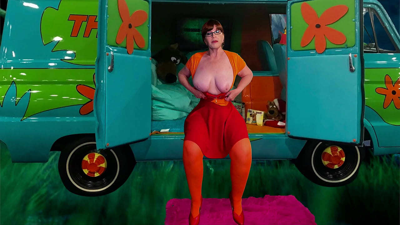 Old Scooby Doo Gilf Velma's pussy drips cum