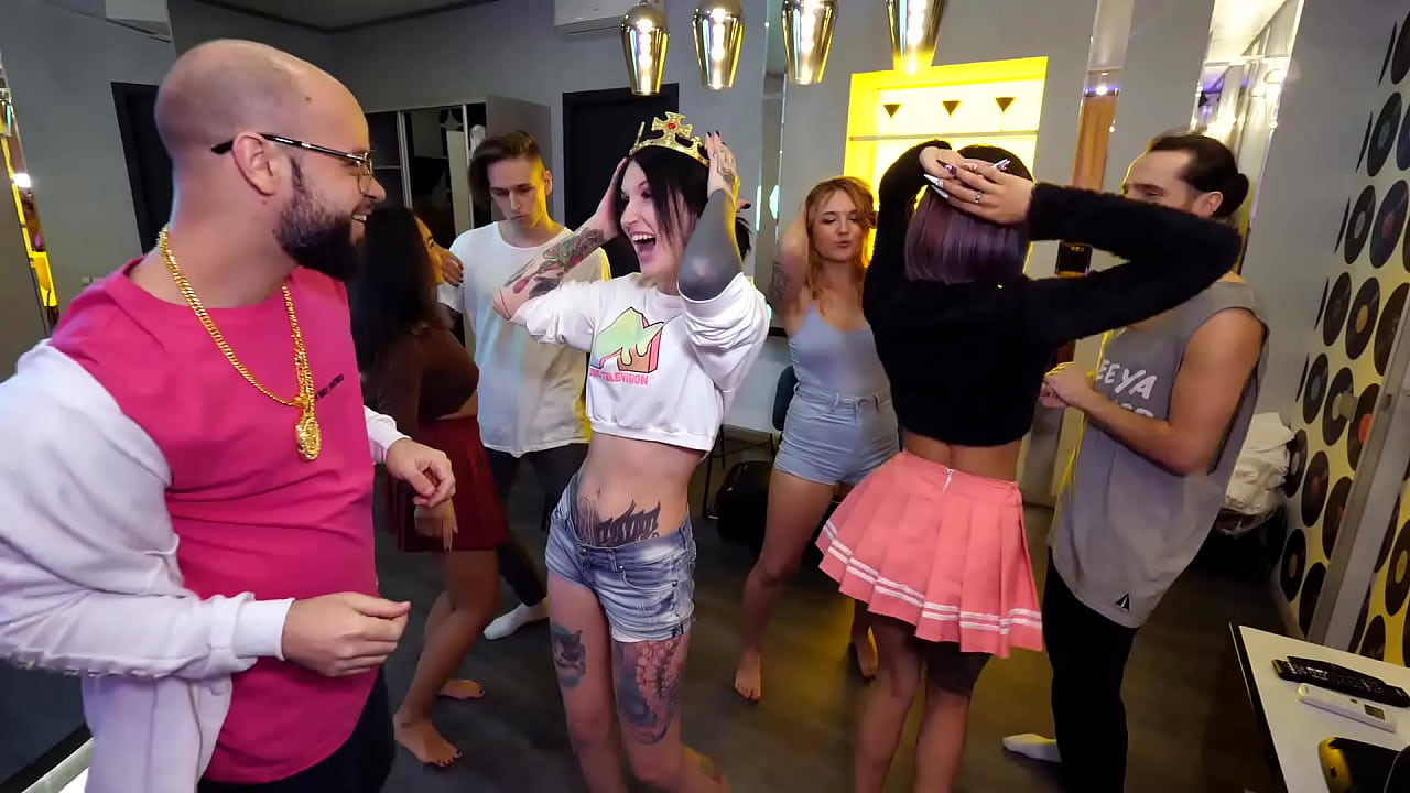 Pussy party! Orgy of horny students at a party