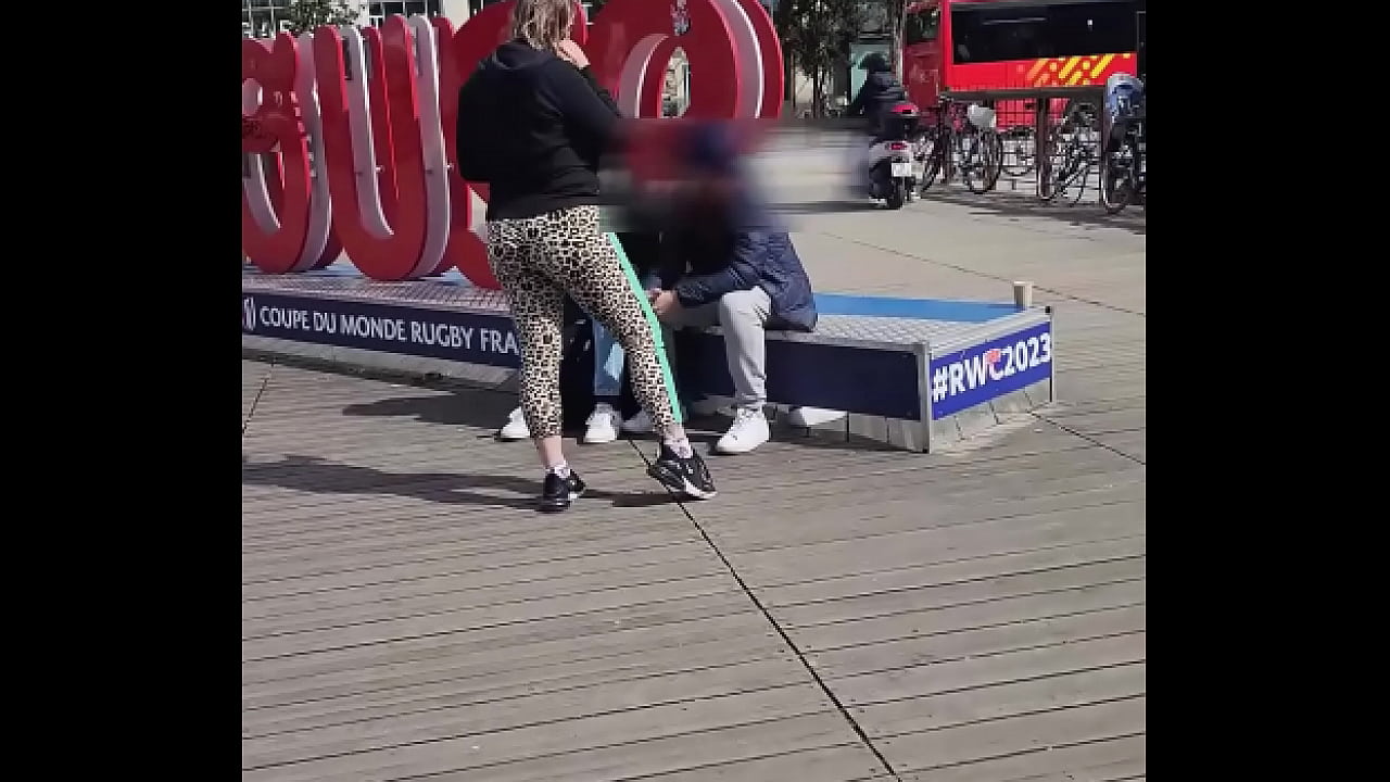 Chasse a l'inconnu j'essais de trouver des mecs pour leur sucer la bite