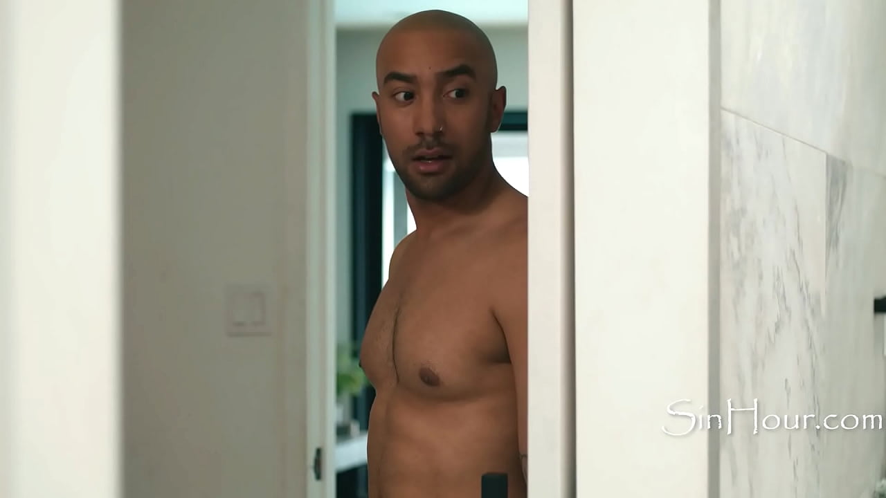 Caught Room Mate Dildoing Herself In The Shower & Joined Her For A Hot Fuck