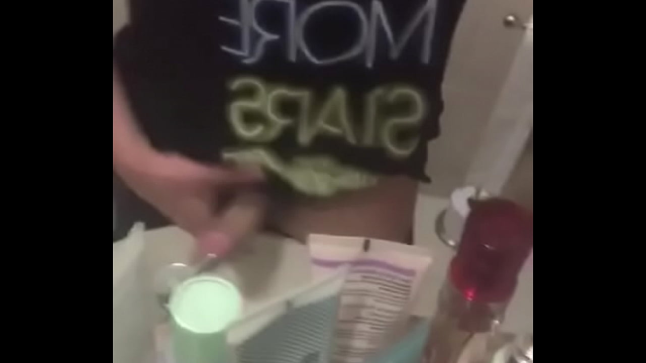 Cheio de tes&atilde;o, deu tapinha na piroca