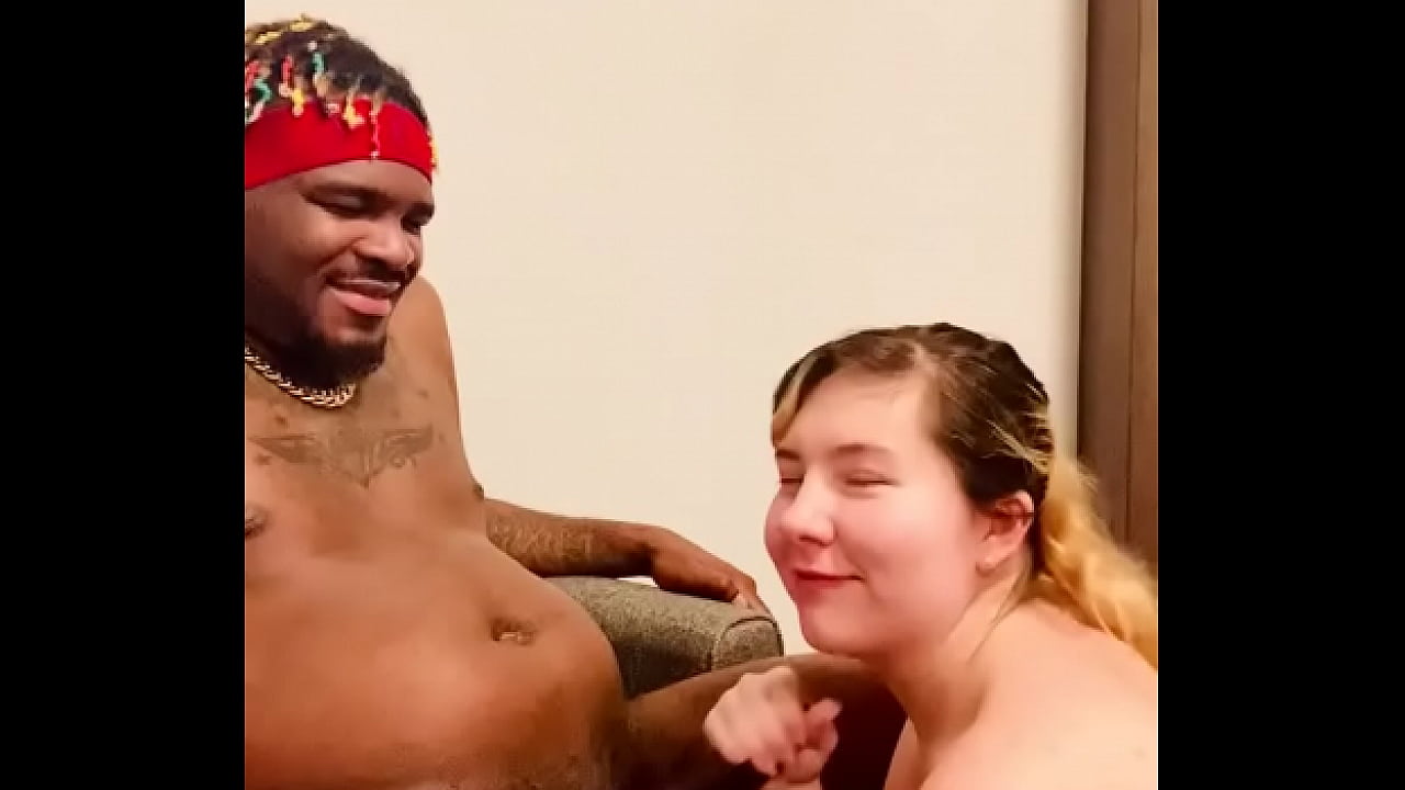 She chockin on that black cock