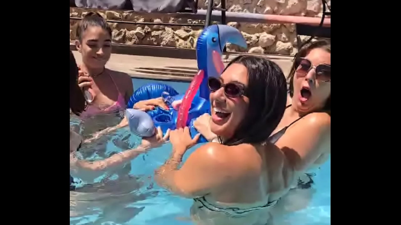 R&eacute;el / Vid&eacute;o N&bull;74 ORGIE D&rsquo;actrice X ( 4 filles, gode ceinture/ Double gode...