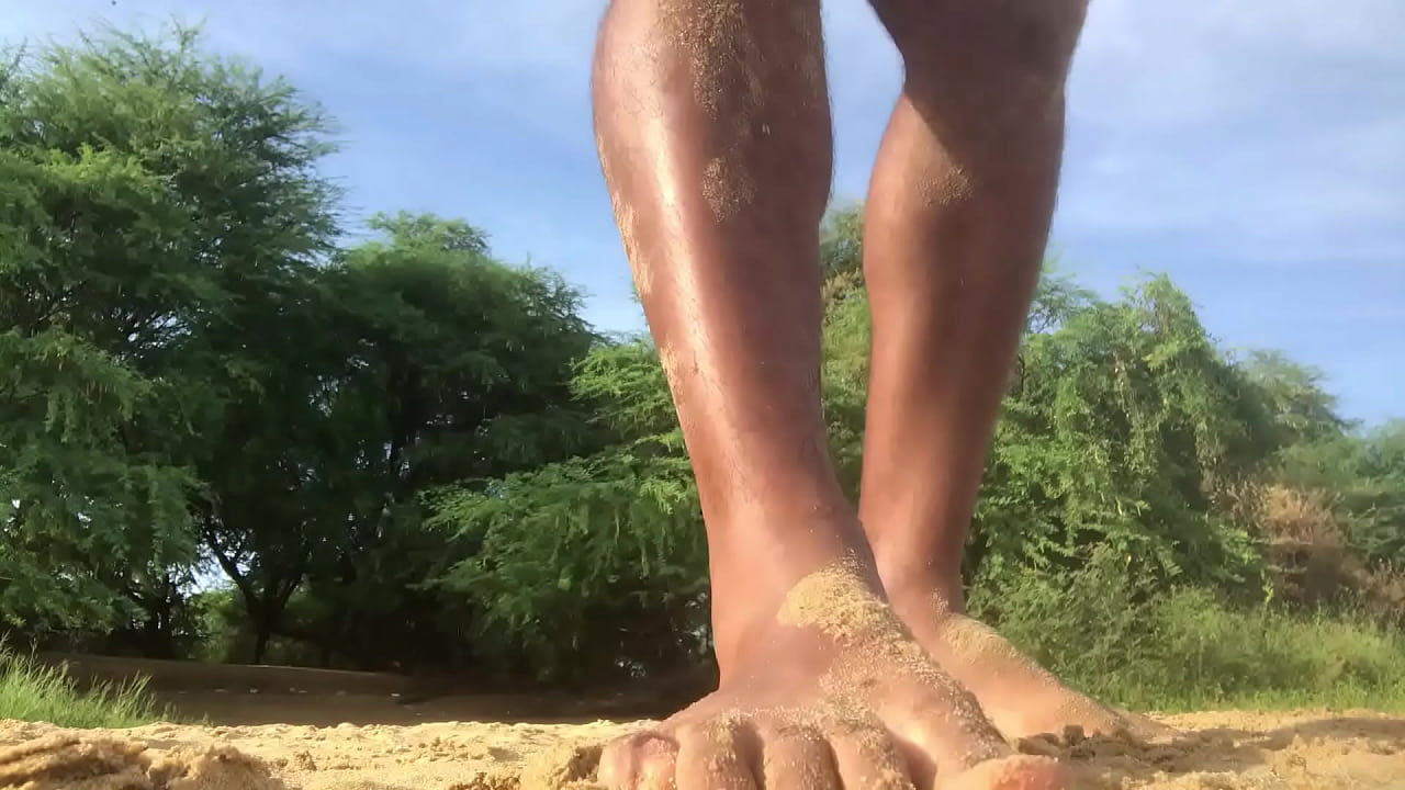 82 The big black has a nice body ins't guys?