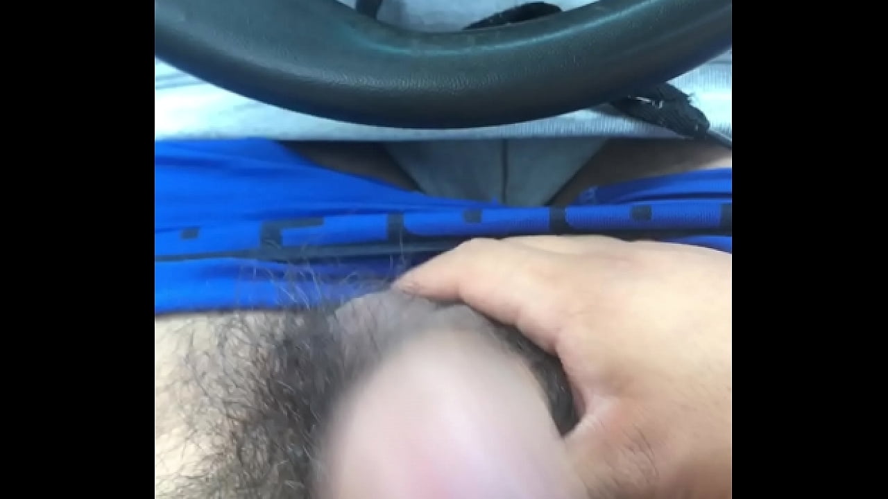 Masturb&aacute;ndose en publico