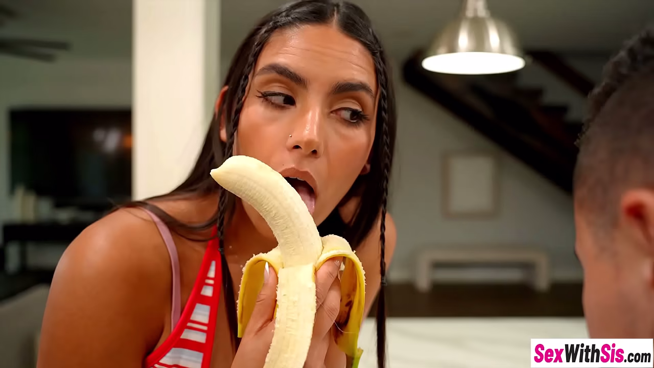 Sexy stepsister with big butt swallowed big dick and enjoyed hardcore pussy fucking