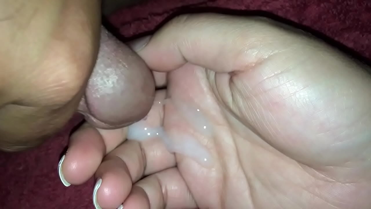 Cum in wife&rsquo;s hot hand