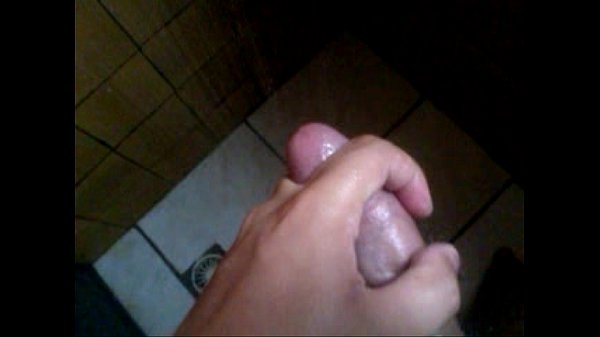 pauz&atilde;o batendo uma bem gostosa no banho