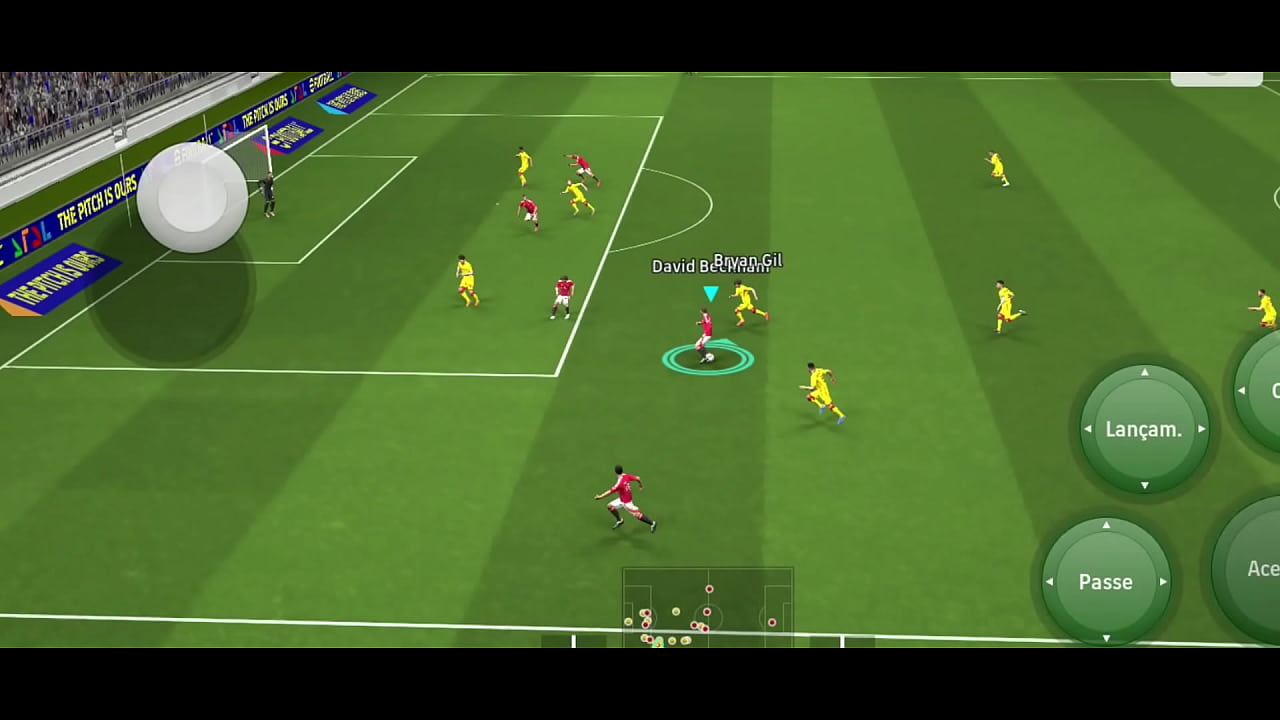 Jogando efootball e batendo uma para minha prima safada