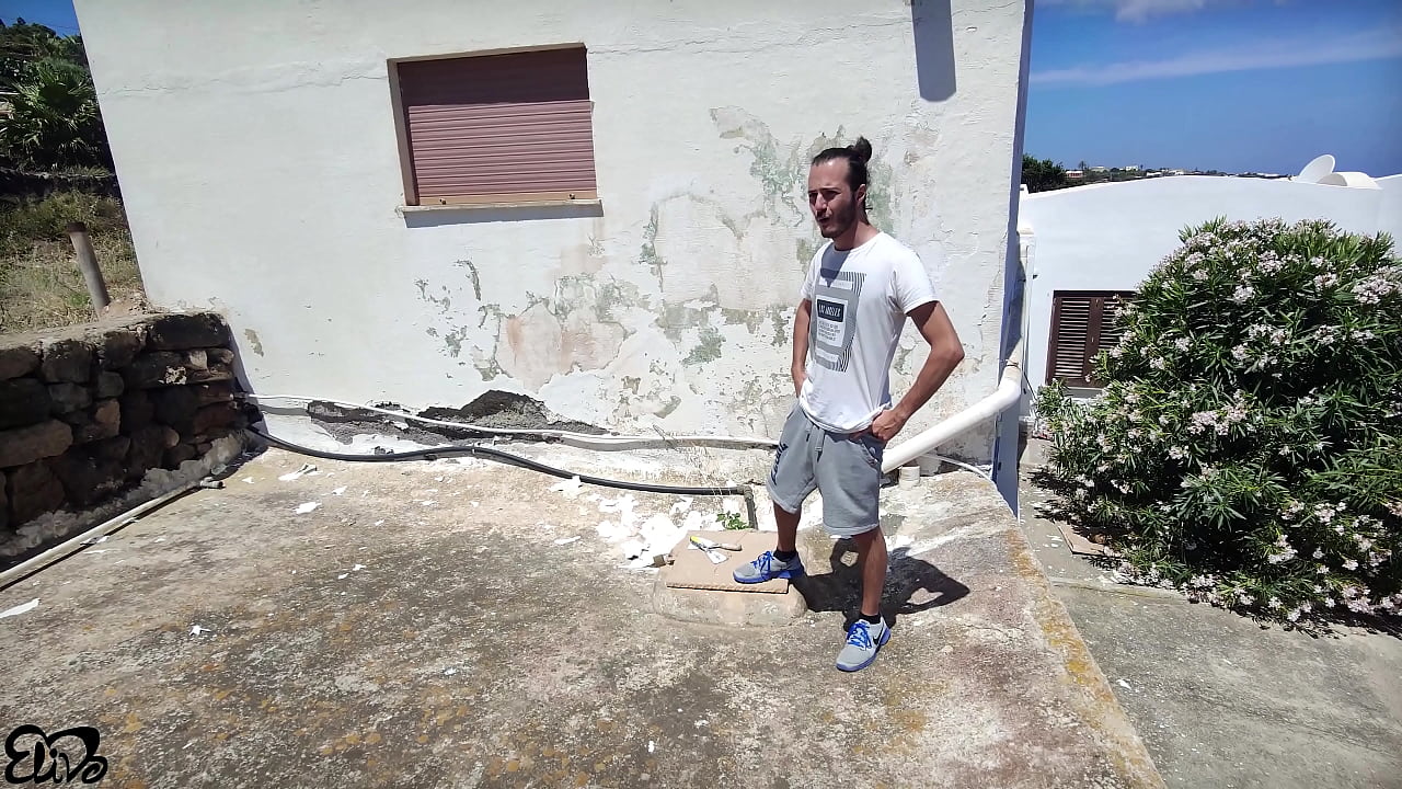 DIALOGHI ITALIANO - l'IMBIANCHINO d&agrave; l&rsquo;ultima mano e mi imbianca la FIGA