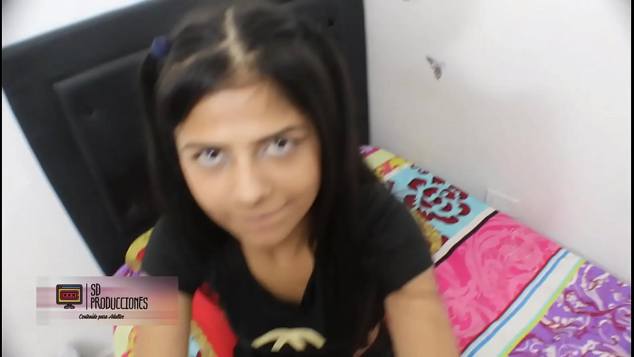 Ven hermanastro, chupo tu polla hasta dejarte sin leche - Porno en Espa&ntilde;ol