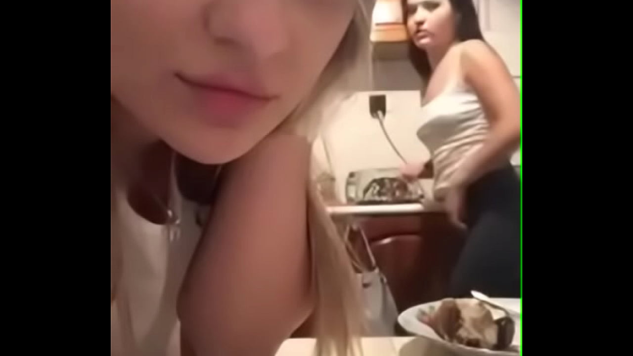 Buen Culo En La Falda De Las Burlas En El Periscopio