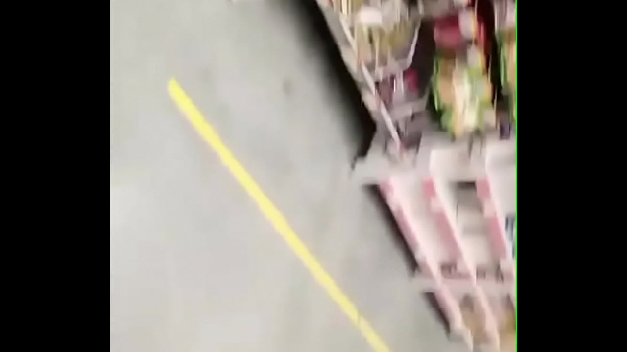 Voy al mall para comprar, consigo m&aacute;s productos por atrevida y ense&ntilde;ar la concha en p&uacute;blico