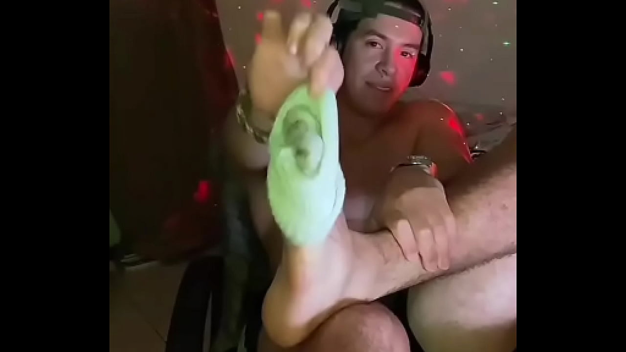 The clapping toes tho ?-Shoutout to jrgamer418nsfw for being my Tiktok pusherman