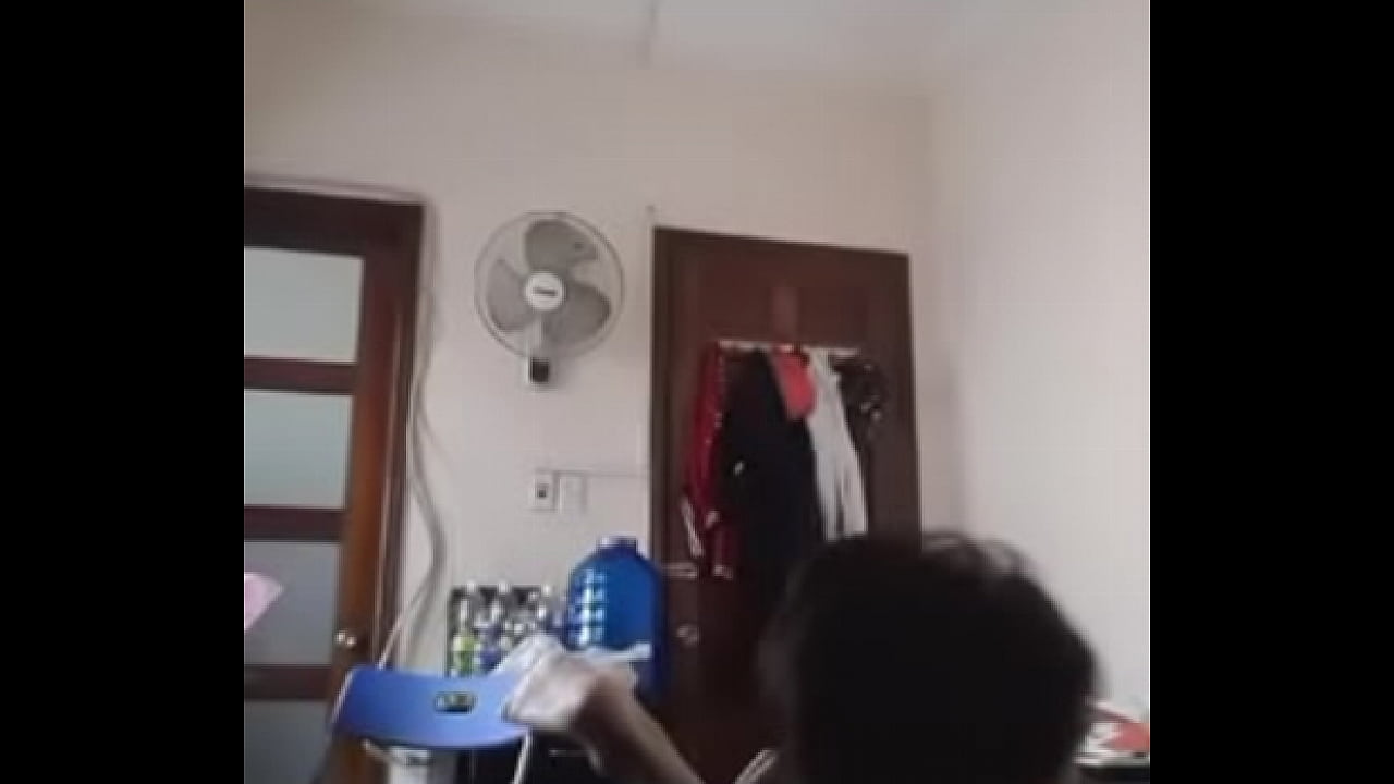 Chơi em tại nh&agrave; la bể ph&ograve;ng