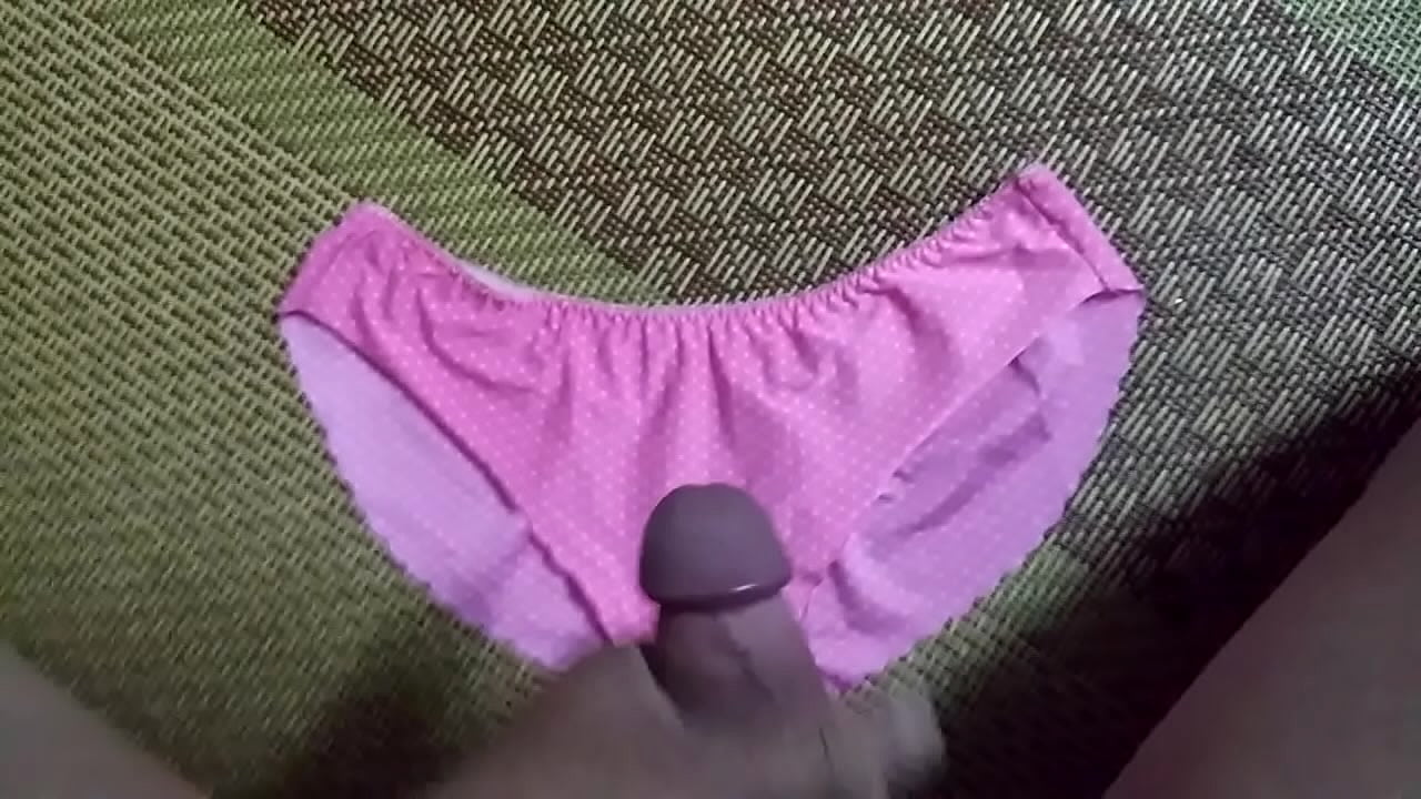 sịp chấm bi m&agrave;u hường của em  | Cum on panties compilation the best!