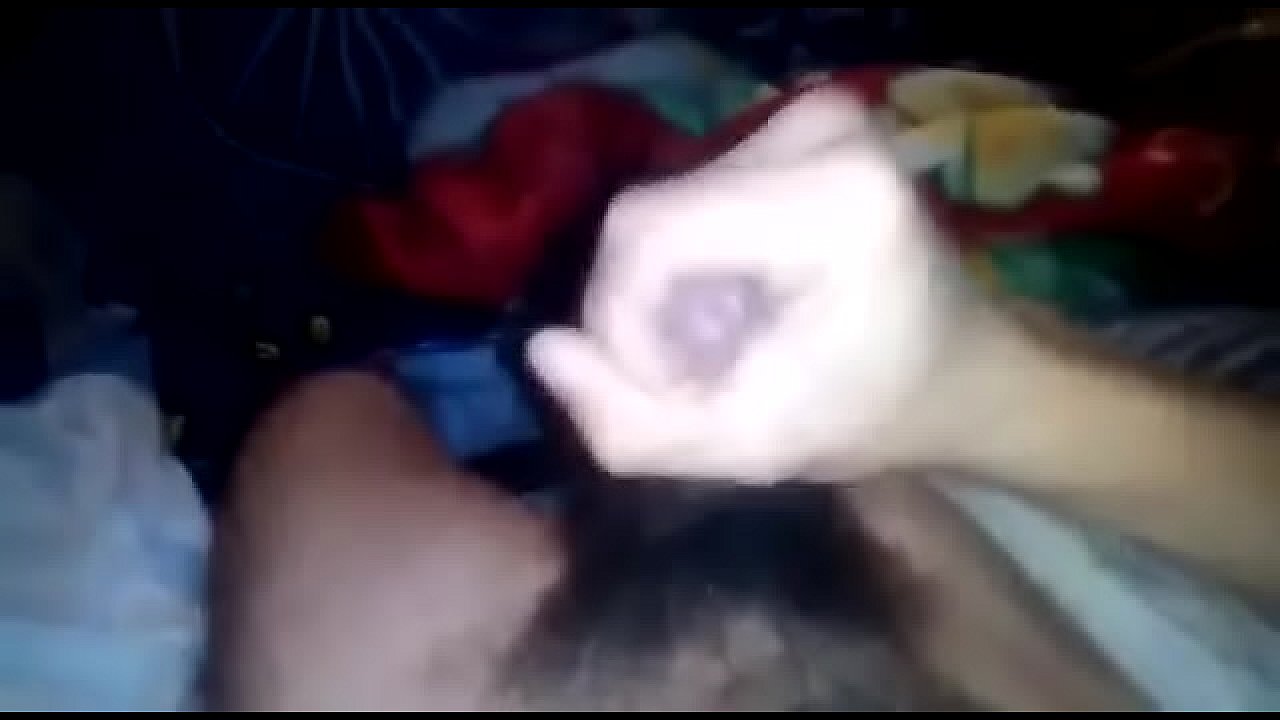 Jovencito enga&ntilde;ado masturbandose