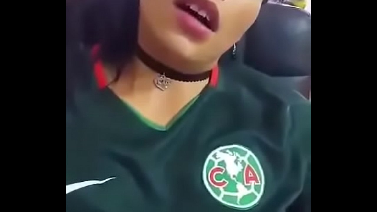 le mete la verga en su vagina