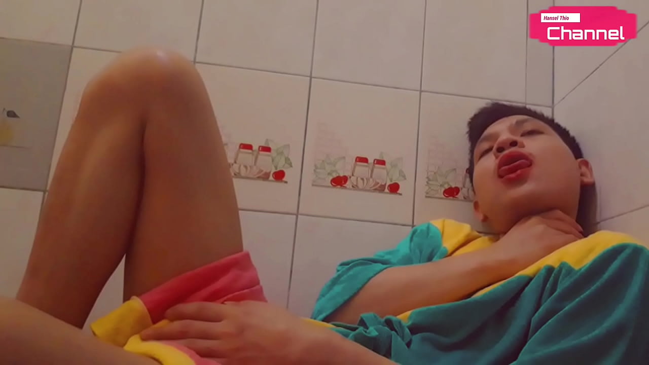 Hot Asian Teen - Porn Star Model Hansel Thio Naps In Bathroom P1