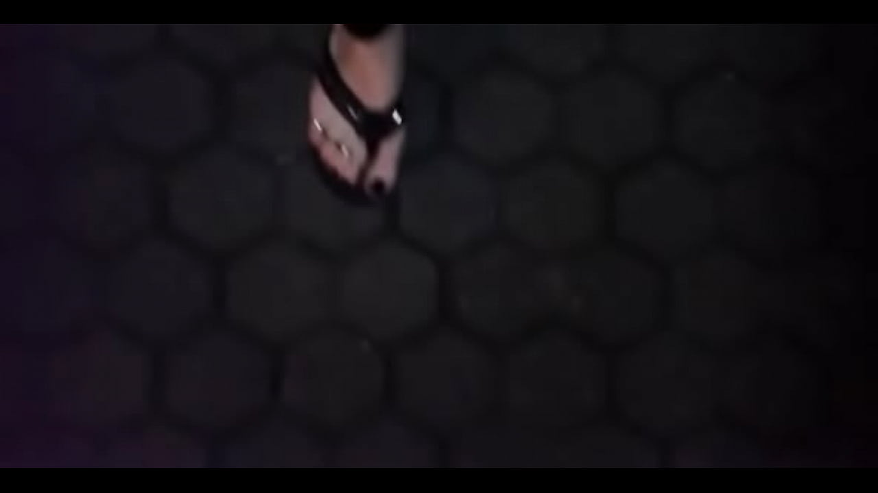 shemale en tacones u&ntilde;as bonitas 1