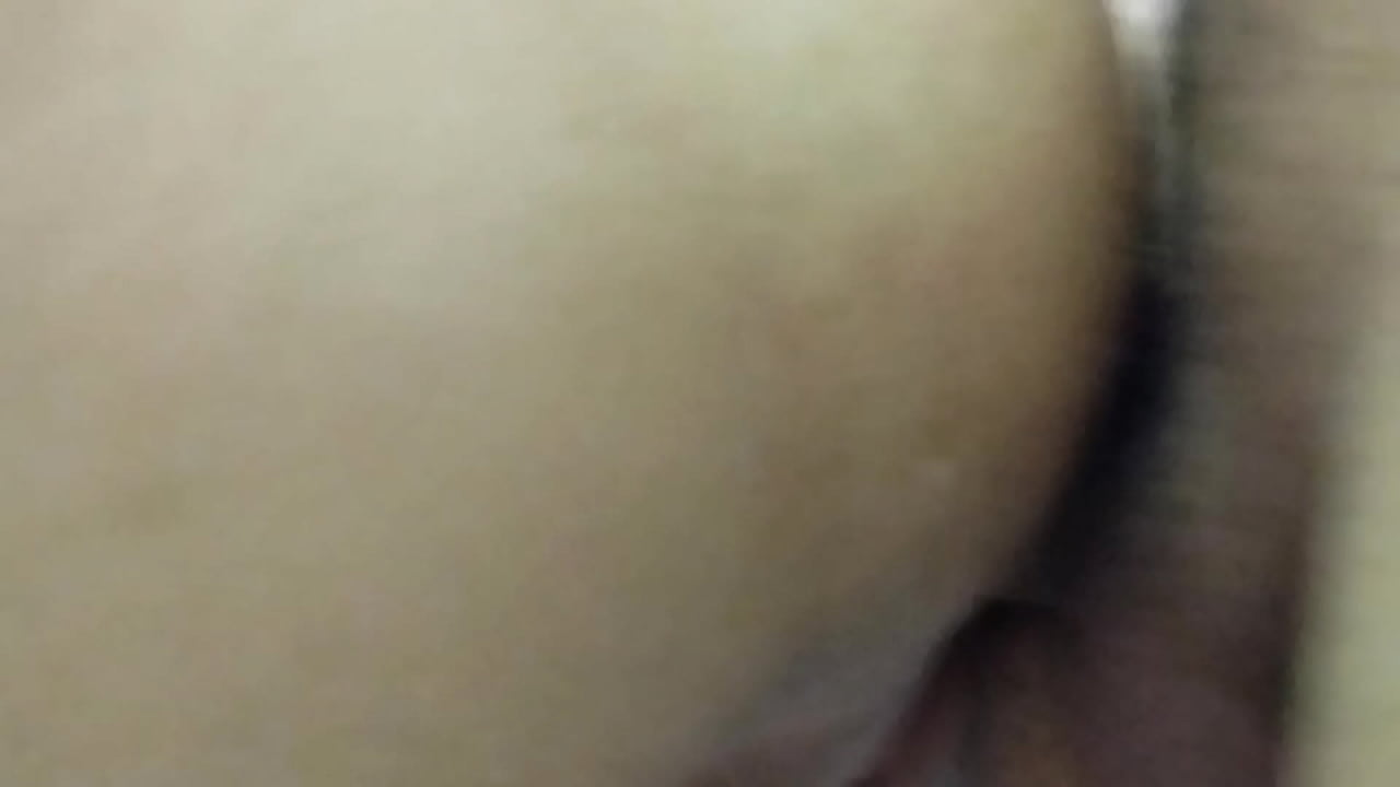 Me pide que use su co&ntilde;o antes de ba&ntilde;arse y que me corra en su co&ntilde;o