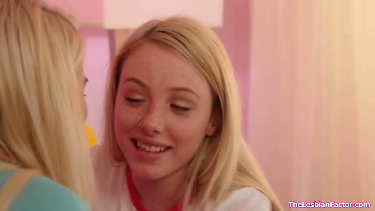 Teen Dixie Lynn and her classmate Nikki Sweet hook up after class,wanna experience lesbian sex.Dixie is using a dildo while getting her pussy licked.