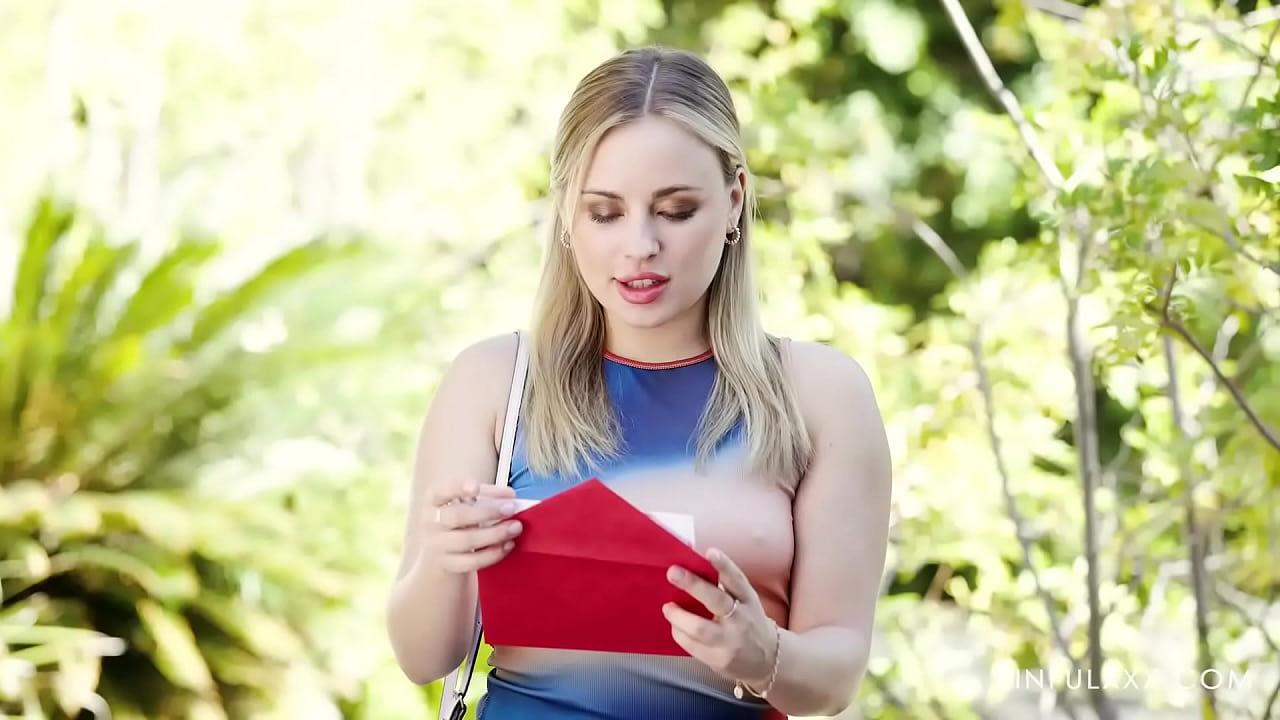 Blindfolded Anna Claire Clouds Kept on a Chain by SinfulXXX