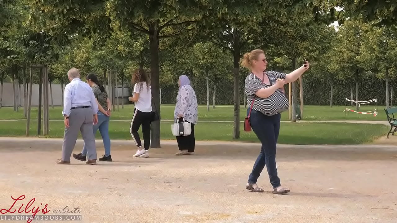 bbw lady walks without a bra