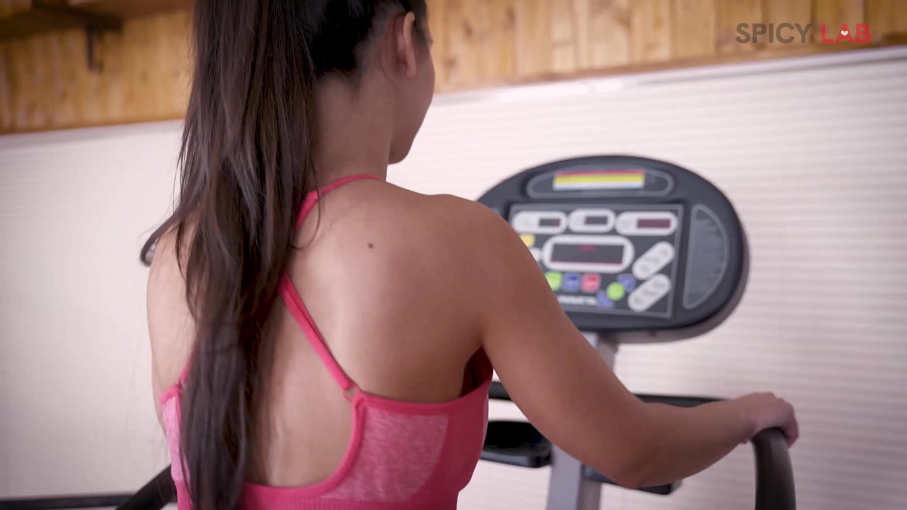 Brunetta porca si scopa il suo personal trailer con Moona Snake eCapitano Eric