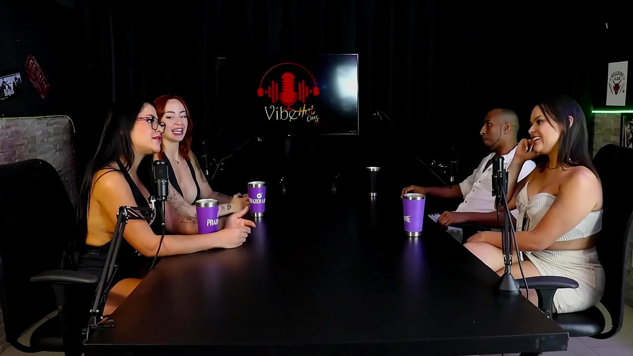 Morena safada rebola gostoso em cima do neg&atilde;o, fazendo boquete depois de falar em ter a liberdade para gemer como quer - Negro Top Del&iacute;cia e Maria Bittencourt (SHEER/RED)