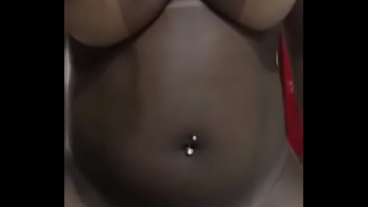 Travesti gostosa se masturbando