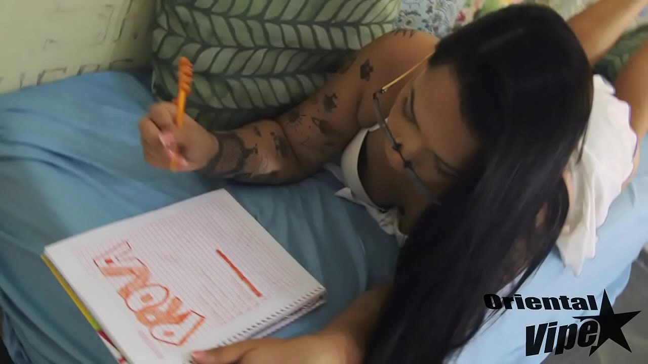 Japa Safada Gozando Com Pau Gigante!