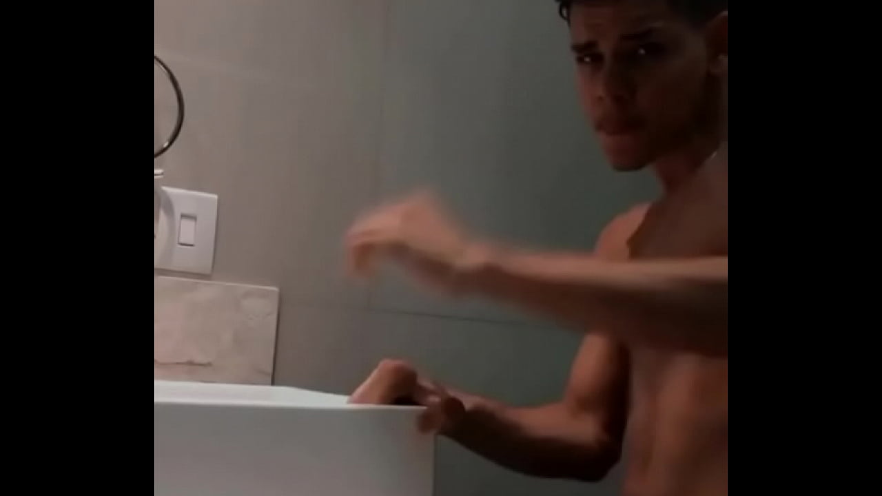 Novinho safad&atilde;o dan&ccedil;ando