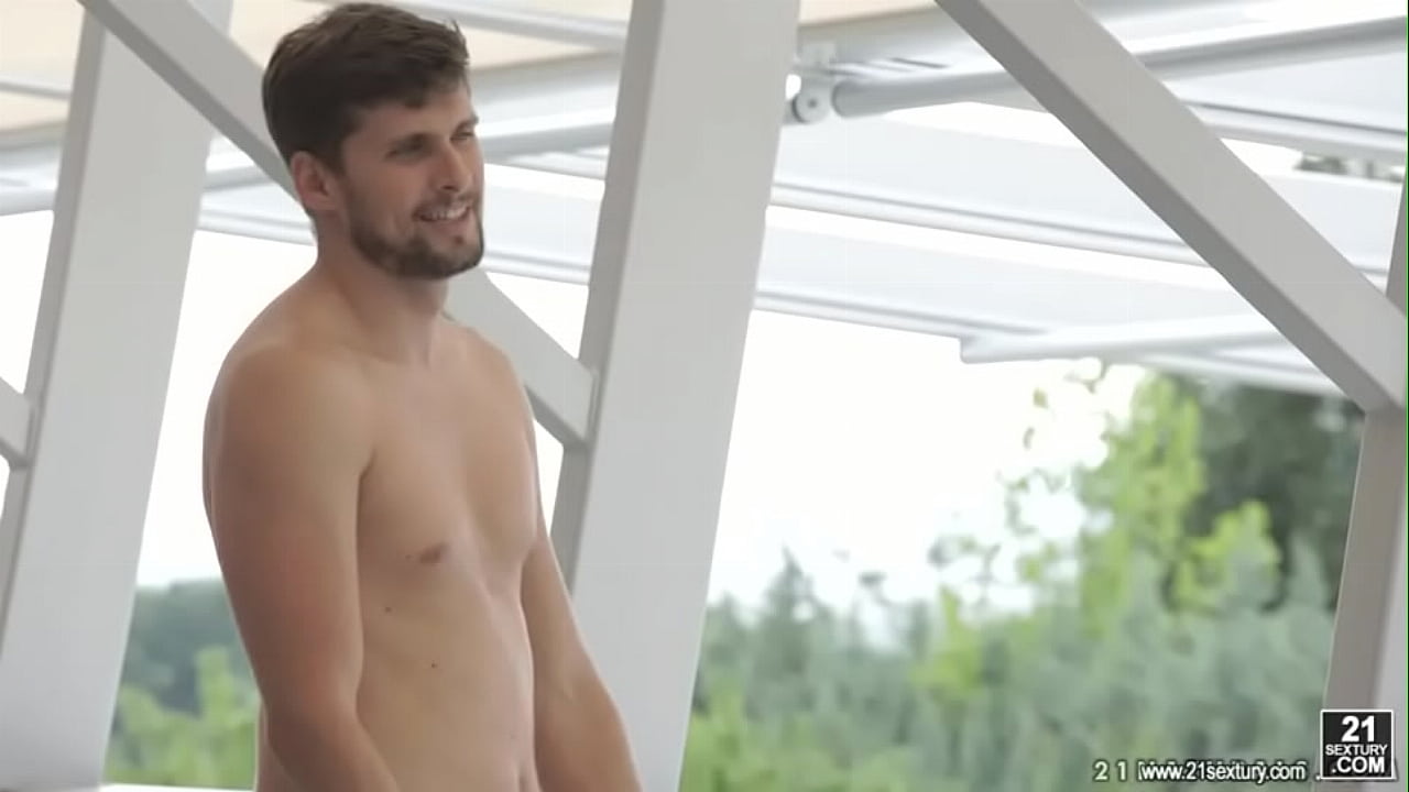 Max Fonda and Katy Hill are having a perfect moment together