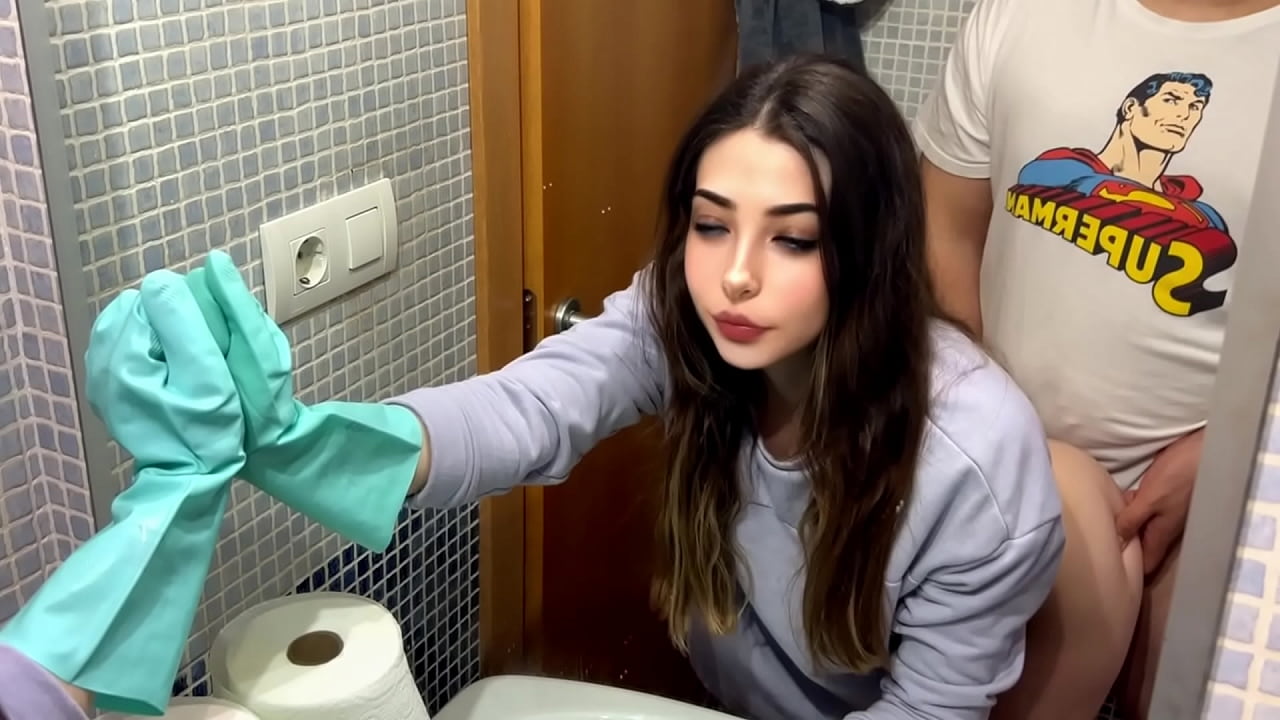 que rico cuando follas a tu hijastra mientras tu mujer hace la cena